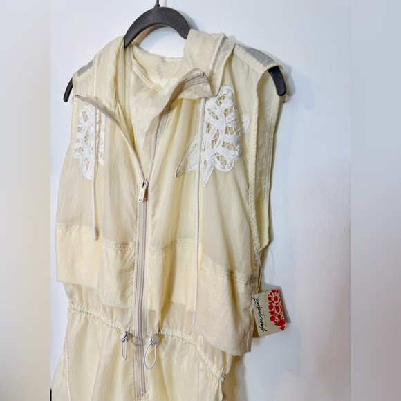 FP Free People Movement Ivory Lace Athleisure Zip Up Romper NWT- Size Small - Picture 5 of 8